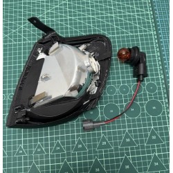 Intermitente derecho adaptado para Nissan Terrano II. Incluye conexión y portalámparas. Fácil instalación. Fabricación Tecnomai.