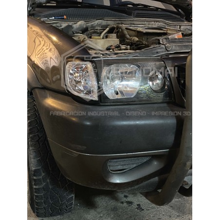Intermitente derecho adaptado para Nissan Terrano II. Incluye conexión y portalámparas. Fácil instalación. Fabricación Tecnomai.
