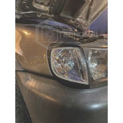 Intermitente derecho adaptado para Nissan Terrano II. Incluye conexión y portalámparas. Fácil instalación. Fabricación Tecnomai.